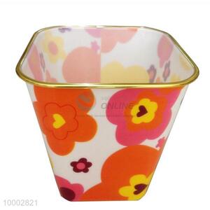 Square trash <em>can</em>