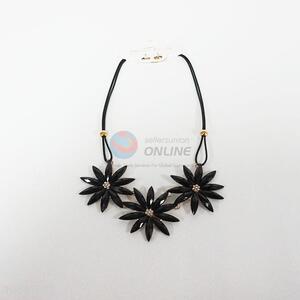 Delicate Necklace With Flowers
