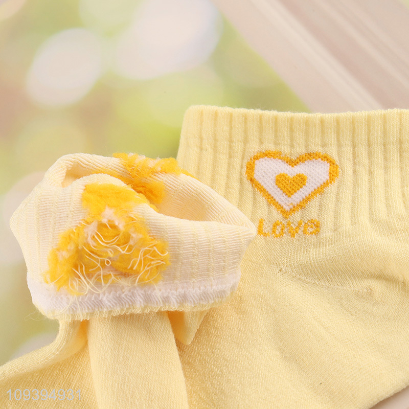 Hot selling fashion embroidered women's crew socks
