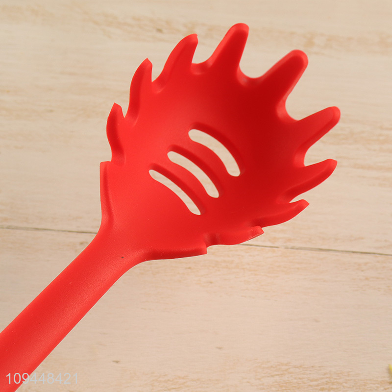 Hot selling kitchen utensil silicone spaghetti spatula